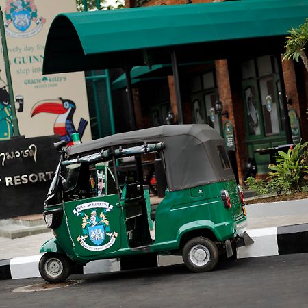 Bali Dynasty Resort Кута Екстер'єр фото A tuk-tuk in Vientiane