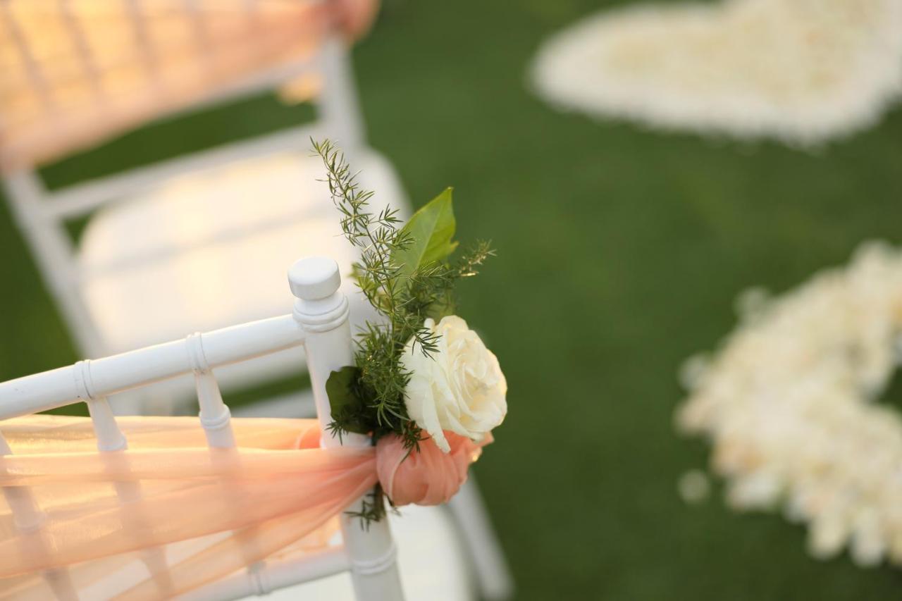 Bali Dynasty Resort Кута Екстер'єр фото A boutonnière