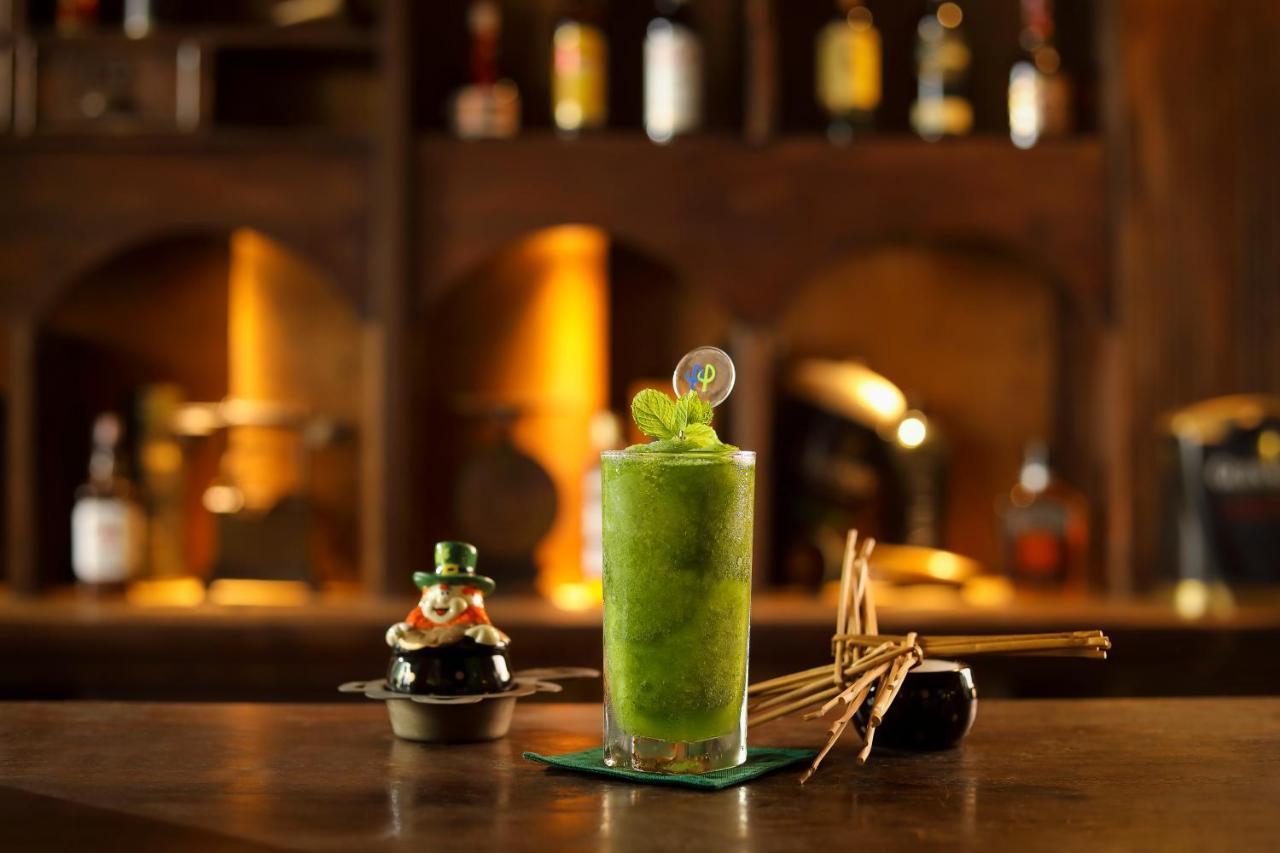 Bali Dynasty Resort Кута Екстер'єр фото A matcha green tea drink