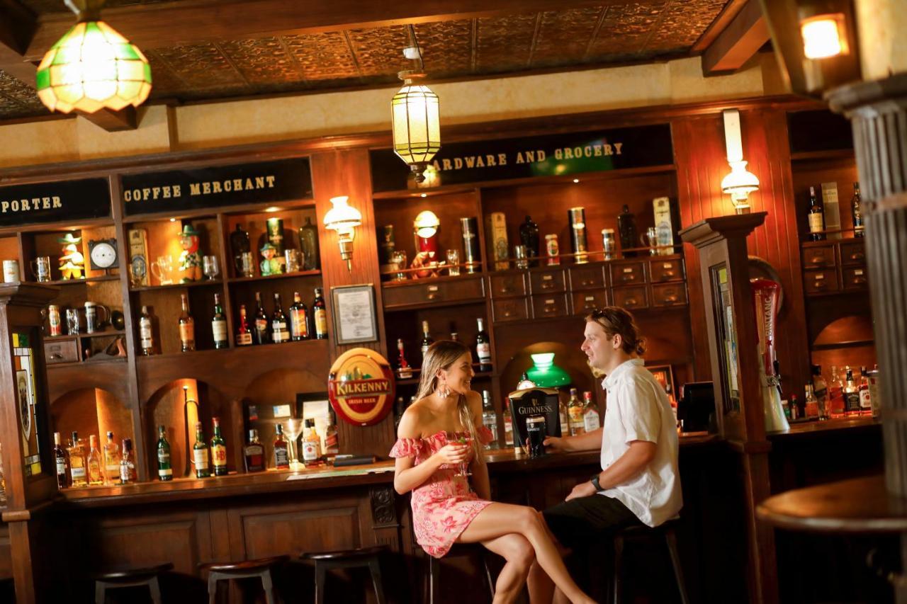 Bali Dynasty Resort Кута Екстер'єр фото The bar at the Old Vic