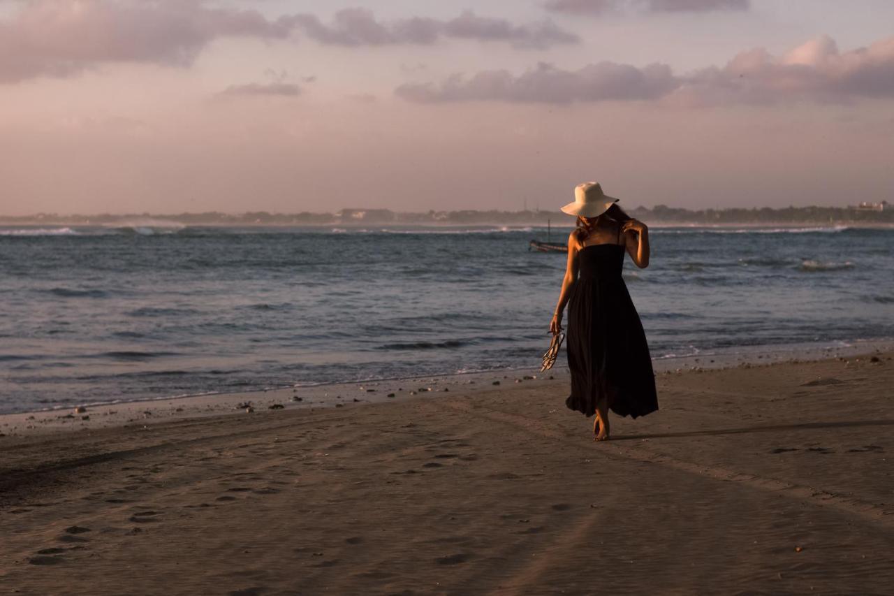 Bali Dynasty Resort Кута Екстер'єр фото Sunset at the beach