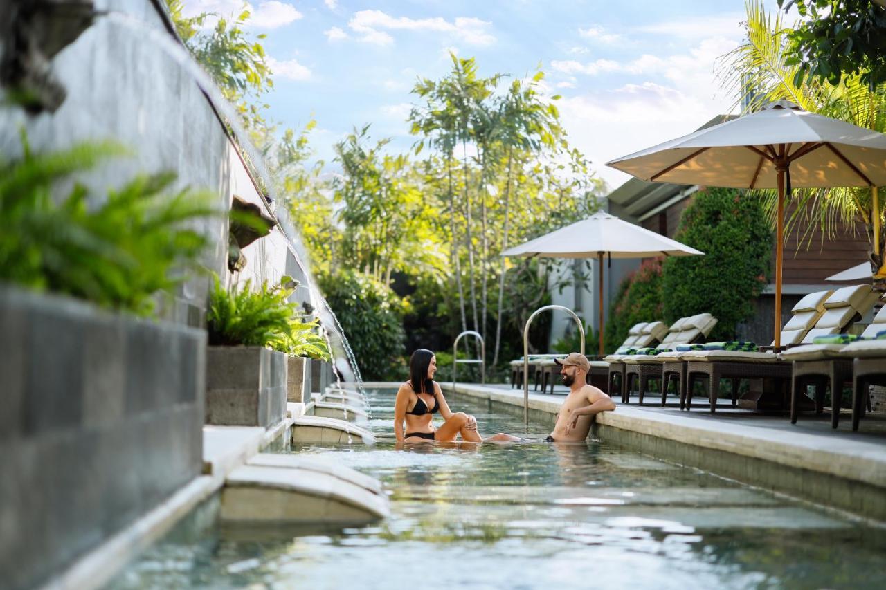 Bali Dynasty Resort Кута Екстер'єр фото The swimming pool at the hotel