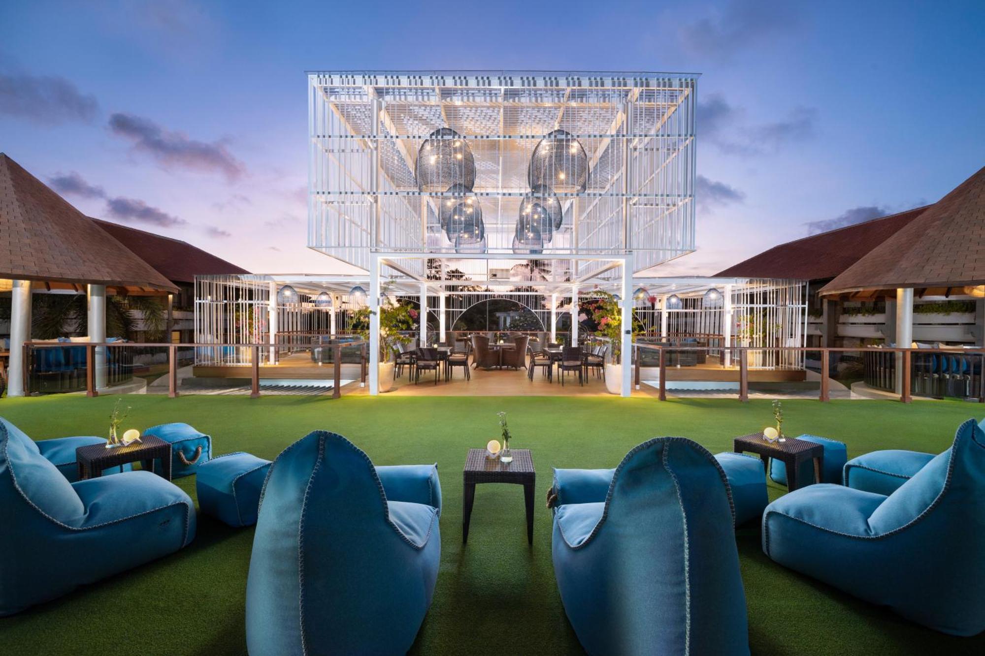 Bali Dynasty Resort Кута Екстер'єр фото The Lawn