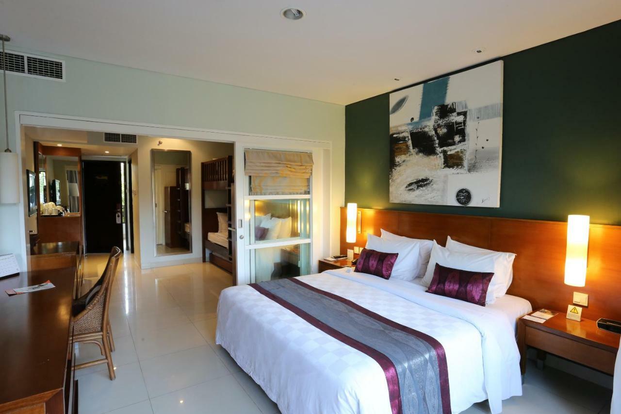 Bali Dynasty Resort Кута Екстер'єр фото A bedroom at the hotel